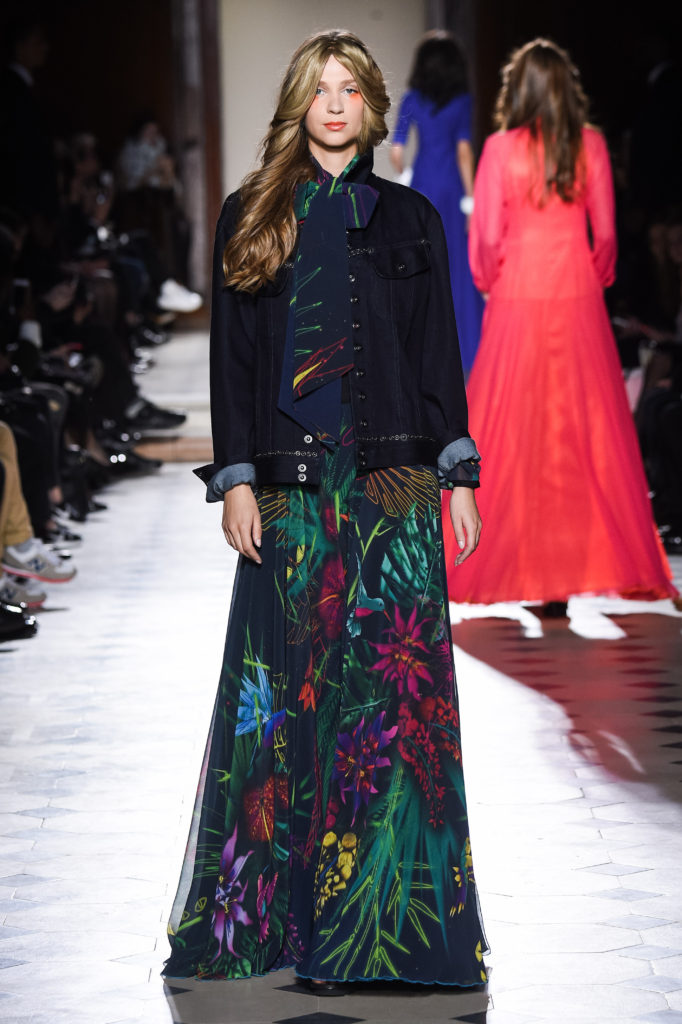 Julien Fournie, Women model catwalking during the Paris Haute Couture fashion shows, summer 2016Julien Fournie, Women model catwalking during the Paris Haute Couture fashion shows, summer 2016