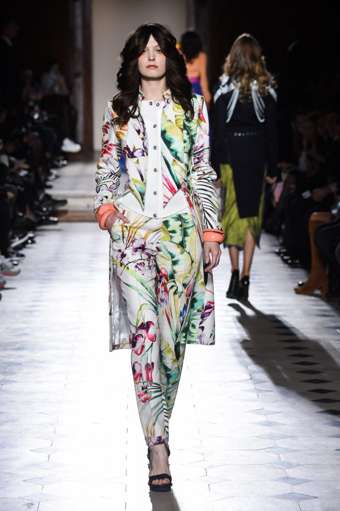 Julien Fournie, Women model catwalking during the Paris Haute Couture fashion shows, summer 2016Julien Fournie, Women model catwalking during the Paris Haute Couture fashion shows, summer 2016